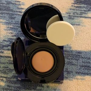 Estée Lauder compact makeup